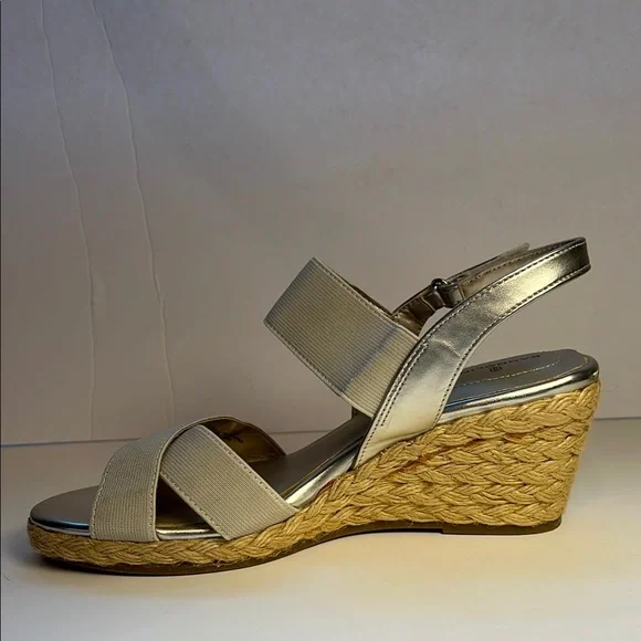 Bandolino Hearsay 2 Womens Slingback Wedge Heel Sandal Size 8.5M w/Beige Fabric - Picture 5 of 11
